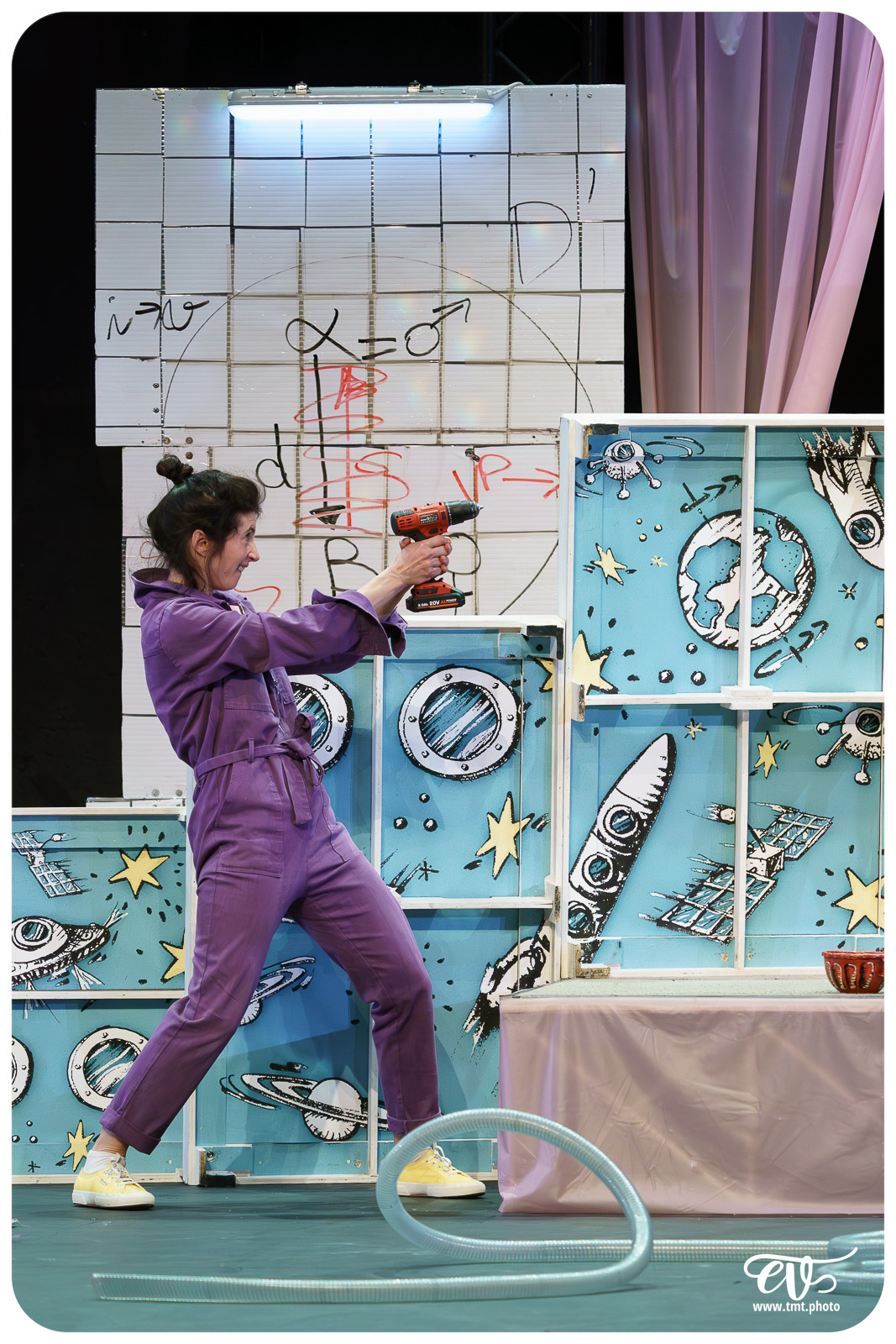 TMTPHOTO 2025.03.05 DERRIERE LE HUBLOT SE CACHE PARFOIS DU LINGE (LES FILLES DE SIMONE) 037